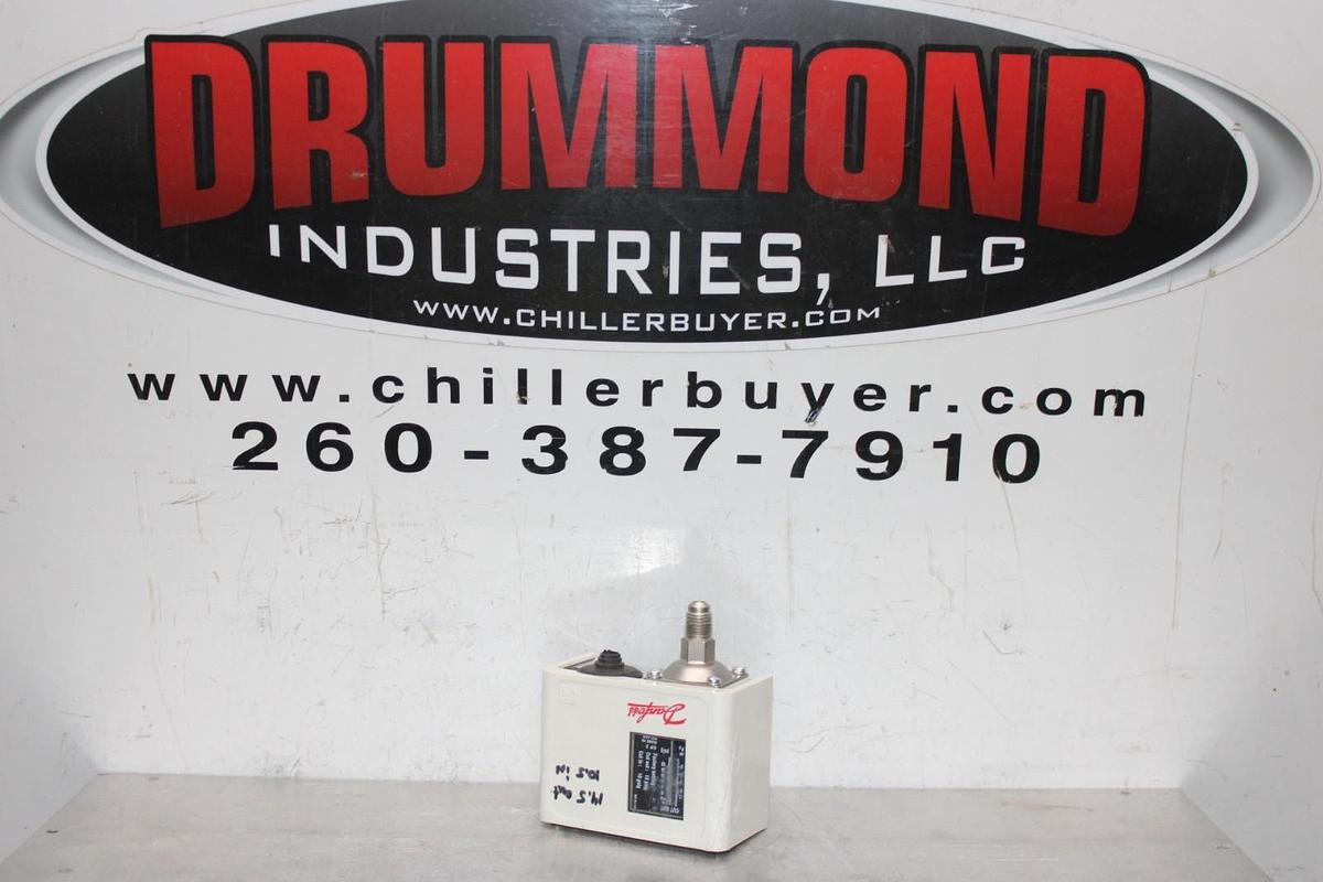 Used DANFOSS DIFFERENTIAL PRESSURE SWITCH X13200305-01 DWK4B06199 400 VAC 16 AMP