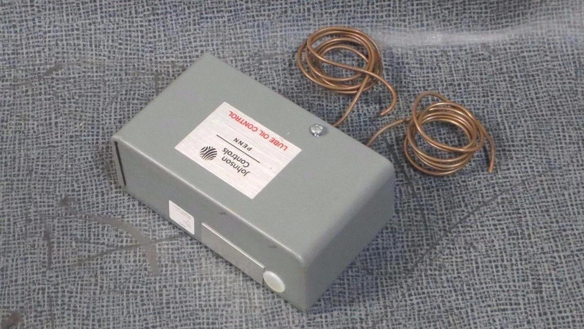 Used JOHNSON CONTROLS PENN LUBRICATION PROTECTION 7/60 PSID P12CA-1 24 VAC 1 AMP