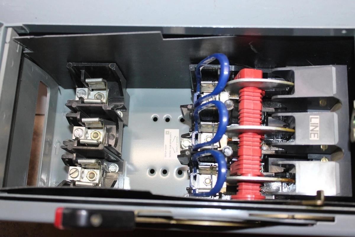 Used SQUARE D TANDEM DISCONNECT SWITCH QMB-362-T21W 30 AMP 600 VAC 3-PHASE