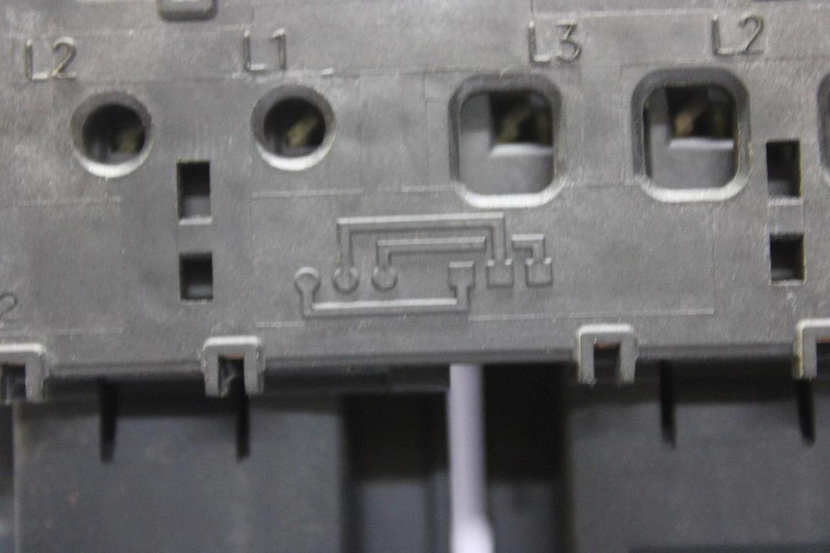 Used SCHNEIDER REVERSING STARTER LC1D09 600V 25A 7.5HP 3-PHASE 3-POLE W/ LRD08