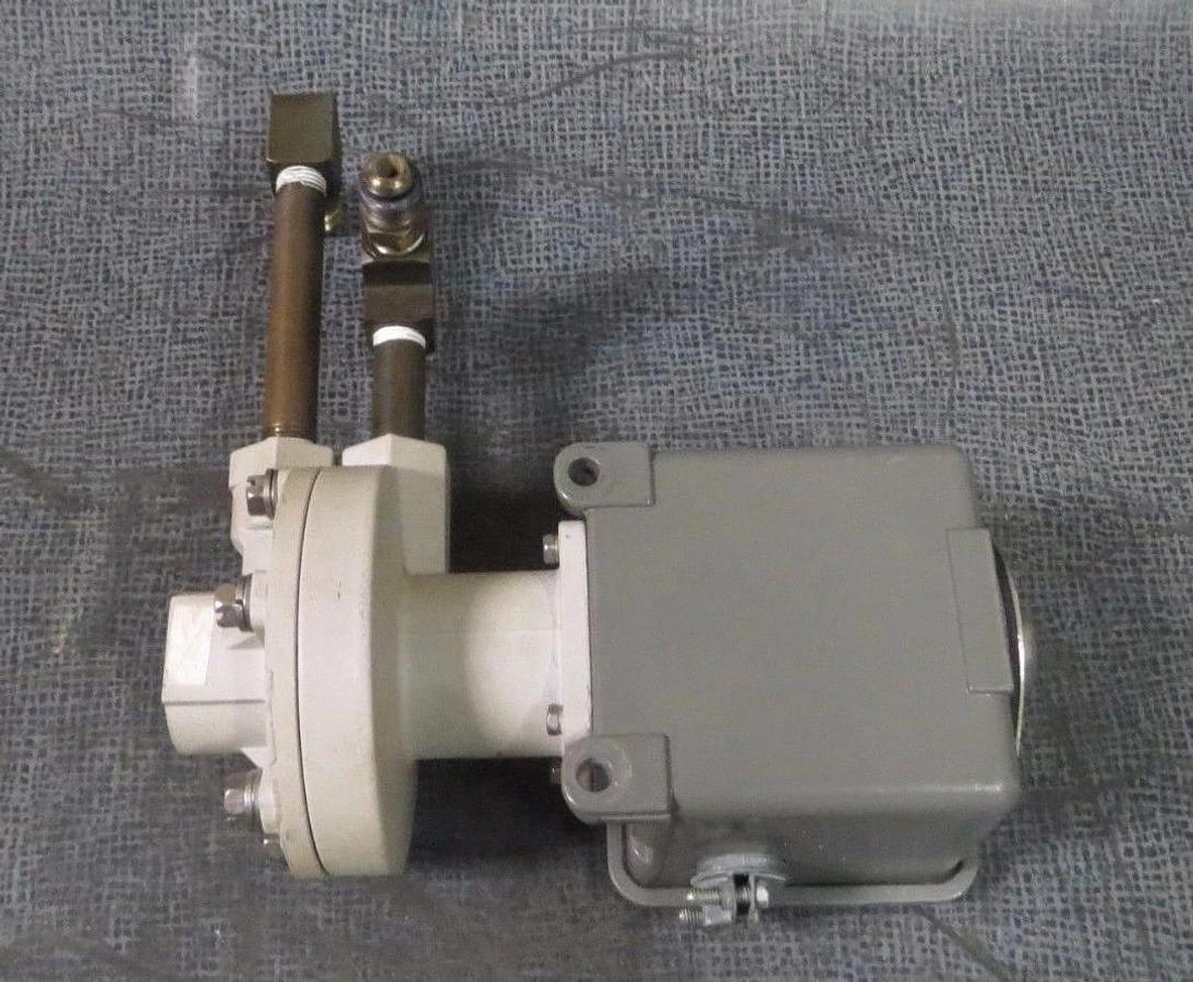 UNITED ELECTRIC NEMA 4X DIFFERENTIAL PRESSURE SWITCH H105K-457-9942 0-30 PSID