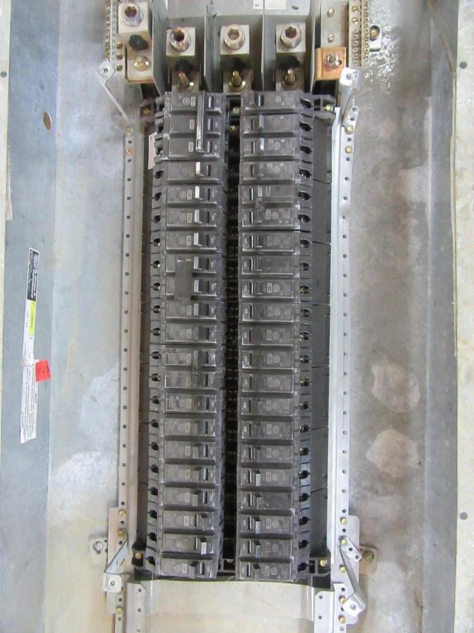 Used GE SERVICE PANEL AQF3424MBX AB64B 400 AMP 208/120 VOLT 3-PHASE 4-WIRE