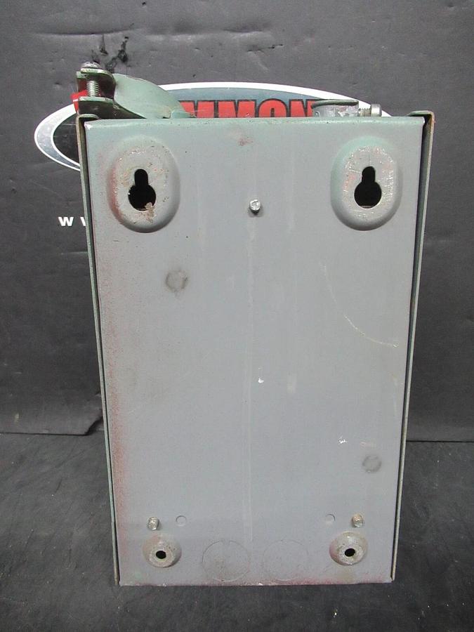 Used ENCLOSED CUTLER HAMMER STARTER FOR AC UNIT 956H7132B HN03AC800 30 AMP 600 VAC