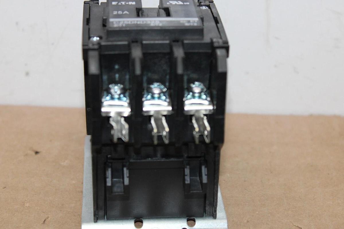 Used EATON CONTACTOR C25DND325 25 AMP 600 VAC 3-POLE 3-PHASE 10 HP 7.5 KW COIL: 120V