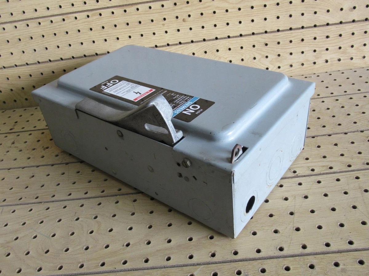 Used SIEMENS NON FUSIBLE SAFETY DISCONNECT SWITCH NF352 60A 600VAC 50HP 3 PH TYPE 1