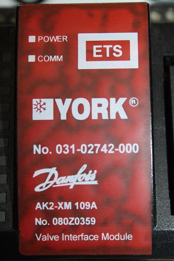 Used YORK DANFOSS VALVE INTERFACE / STEPPER MODULE 031-02742-000 AK2-XM-208A