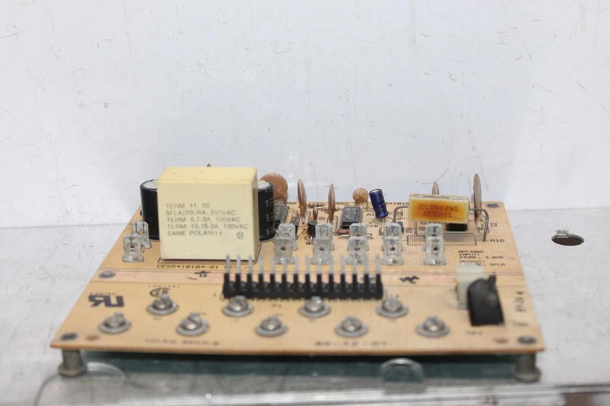 Used CARRIER DEFROST CONTROL CIRCUIT BOARD CEAS410104-01 HK32FA006 CESS410104-01