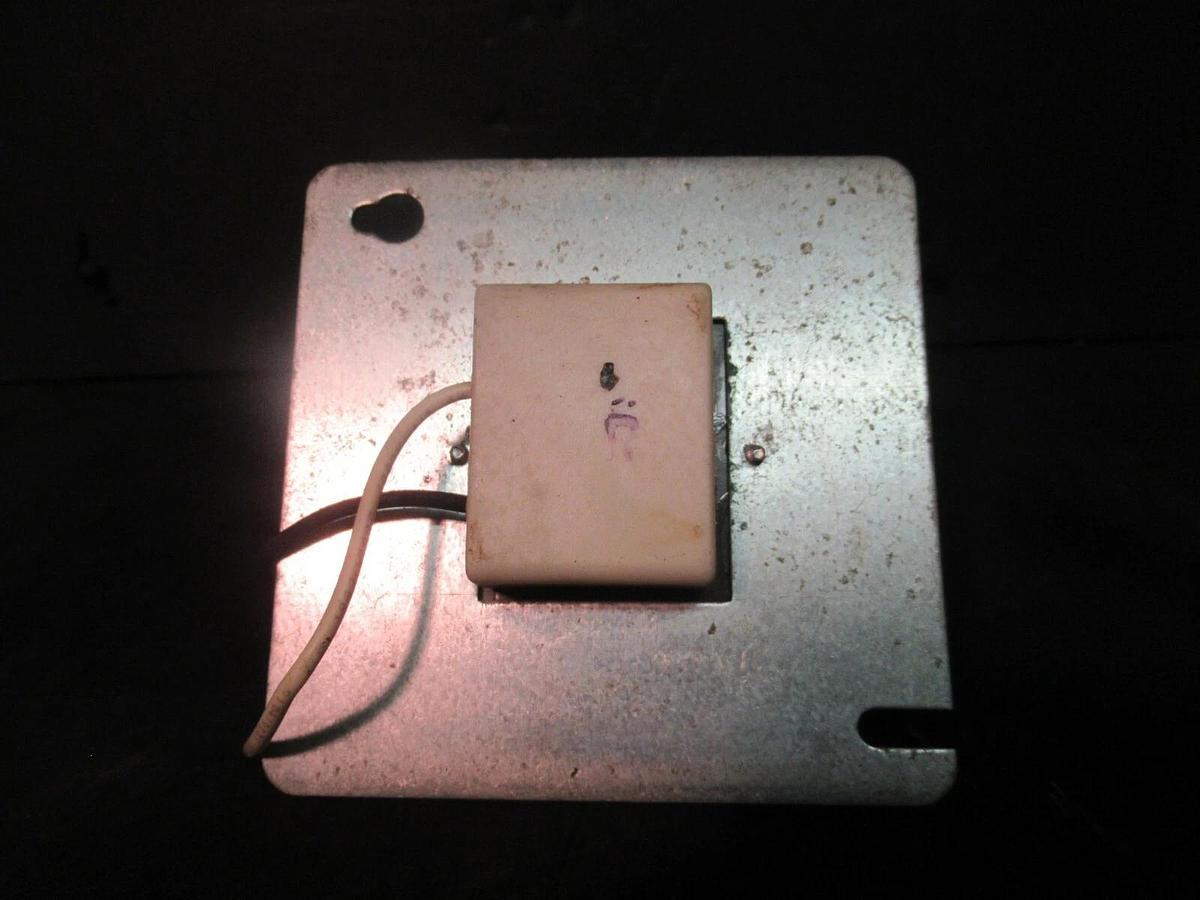 0.040 KVA (40 VA) WHITE ROGERS CONTROL TRANSFORMER S84A-410 120 V PRI 24 VAC SEC