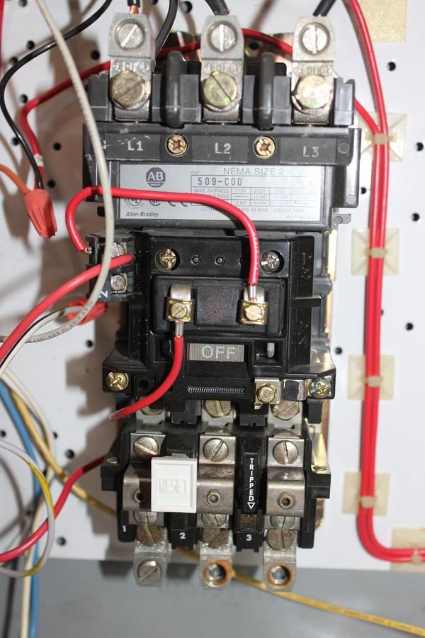 Used SIEMENS NEMA 1 ENCLOSED COMBINATION STARTER W/ SIZE 2 509-C0D & MCS606R SWITCH