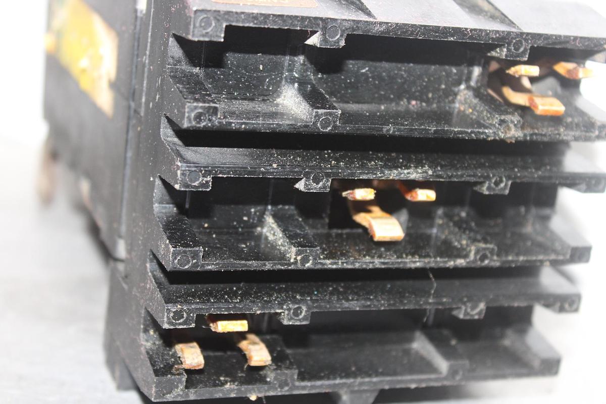 Used SQUARE D I-LINE CIRCUIT BREAKER KC34225 SERIES 2 225 AMP 480 VAC 3-POLE