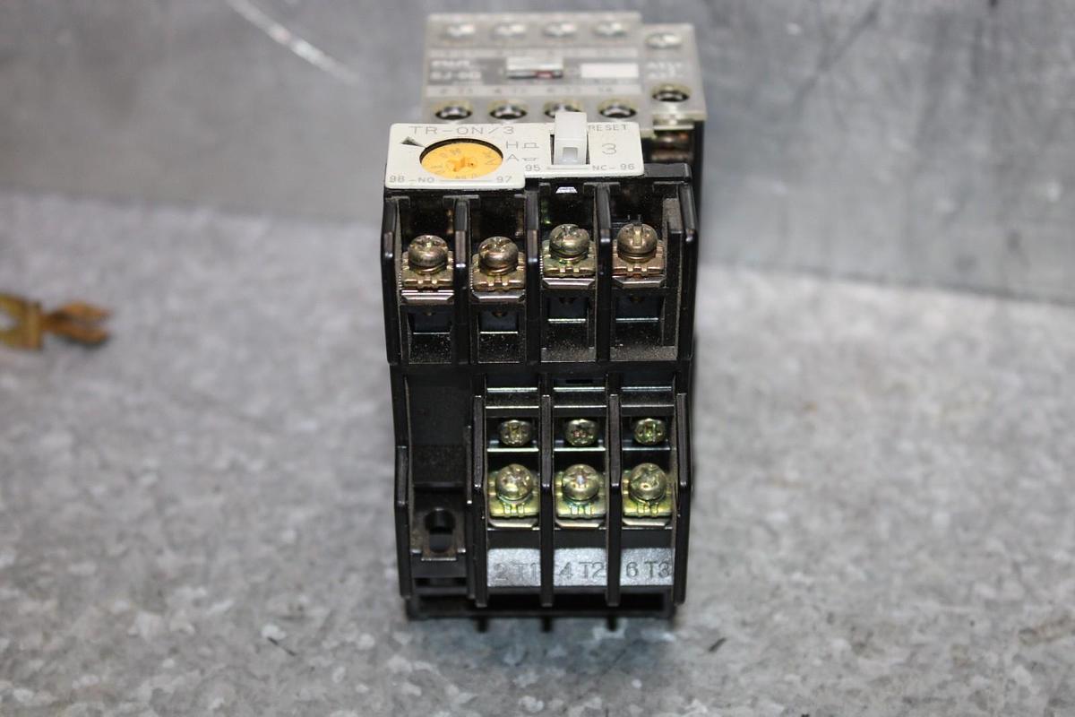 Used FUJI ELECTRIC MAGNETIC STARTER SJ-0G 440 VOLT 15 AMP W/ TR-0N/3 OVERLOAD