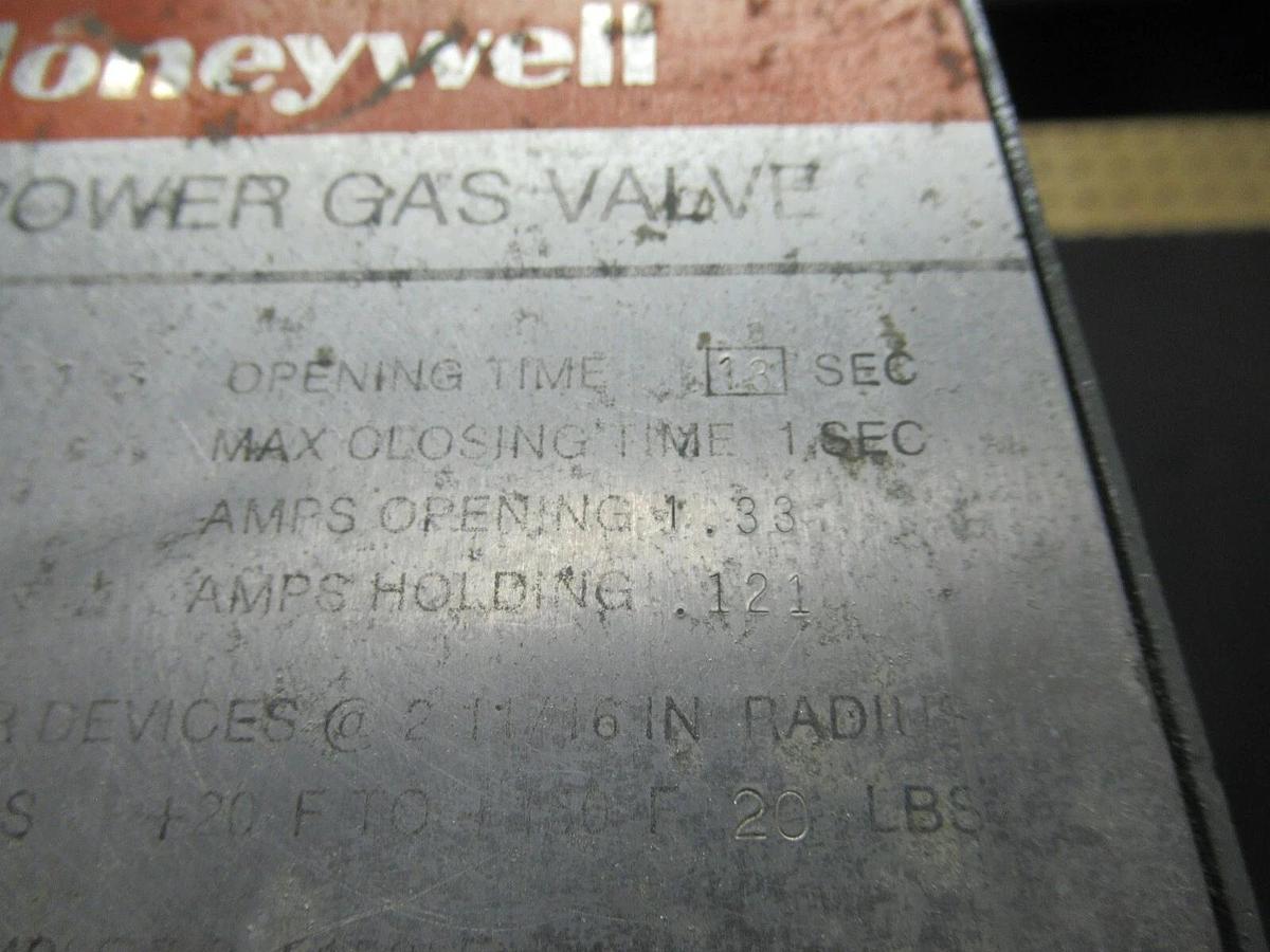 Used HONEYWELL FLUID POWER GAS VALVE V4055A10313 120 VAC 0.33 AMP G-LP GAS 75 PSI