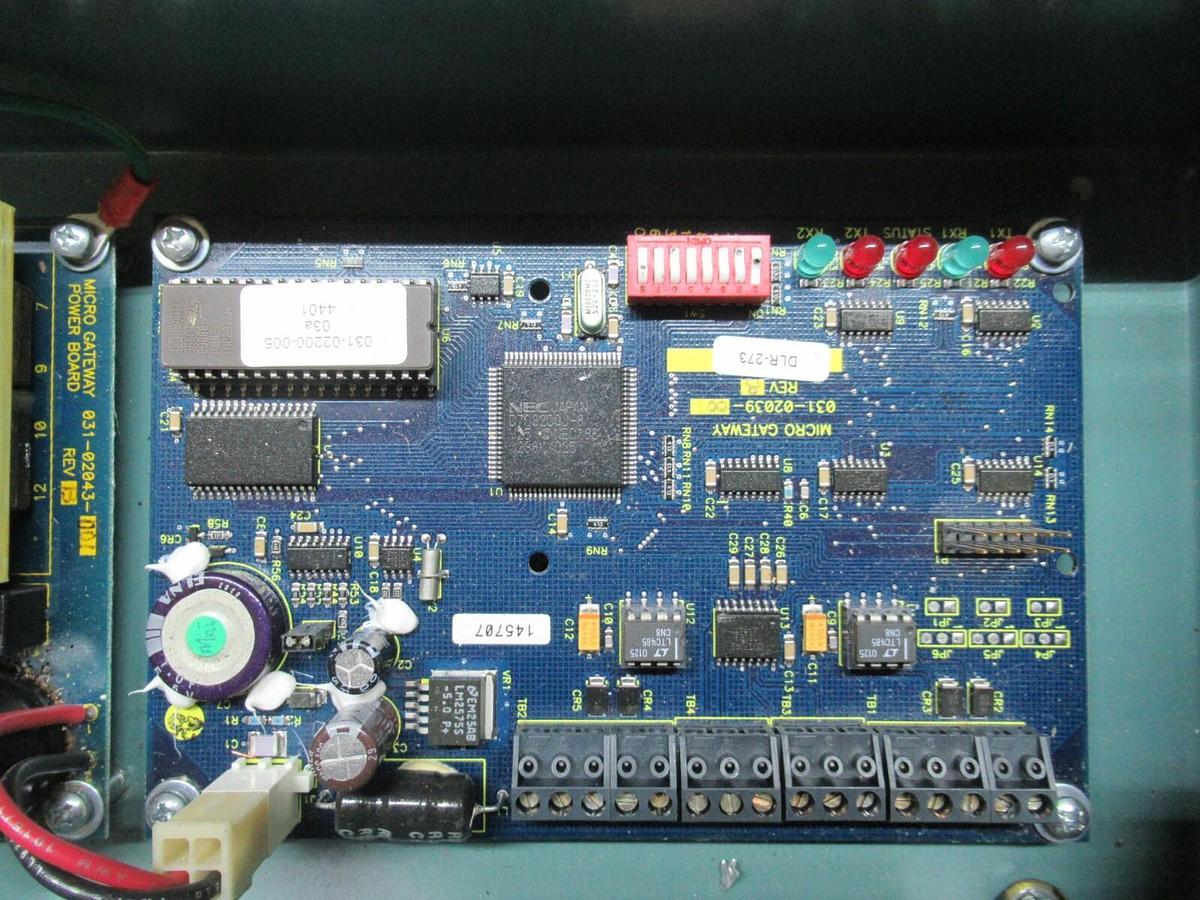 Used YORK INTEGRATED SYSTEMS NETWORK II MICROGATEWAY 371-02592-101 110 VOLT 20 VA