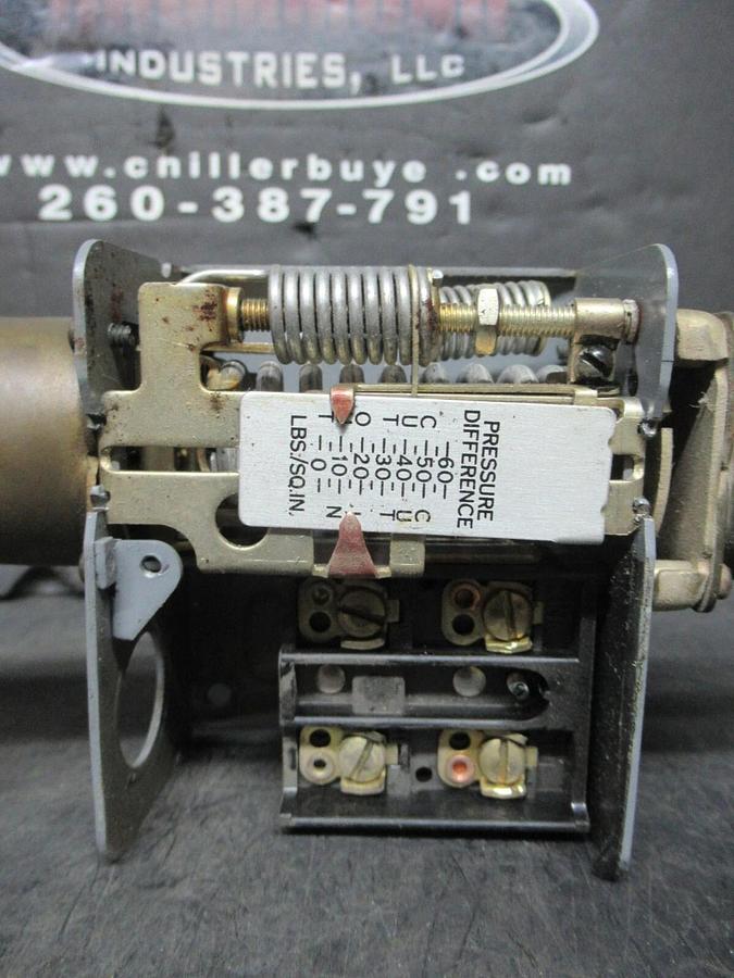 Used PENN DIFFERENTIAL PRESSURE CONTROL P74DA-17 277 VAC 24 AMP **WARRANTY**