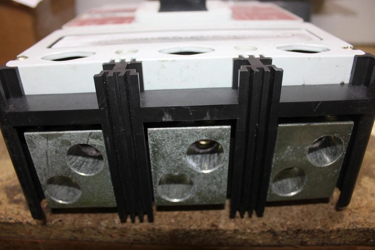 Used CUTLER-HAMMER MOLDED CASE SWITCH LD3600WK 3-POLE 600 AMP 600 VAC LD-K
