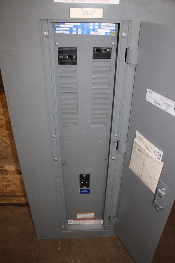 Used SQUARE D TYPE 1 NQOD MAIN SERVICE PANEL 12144593240030001 250 AMP 30-SLOT 208V