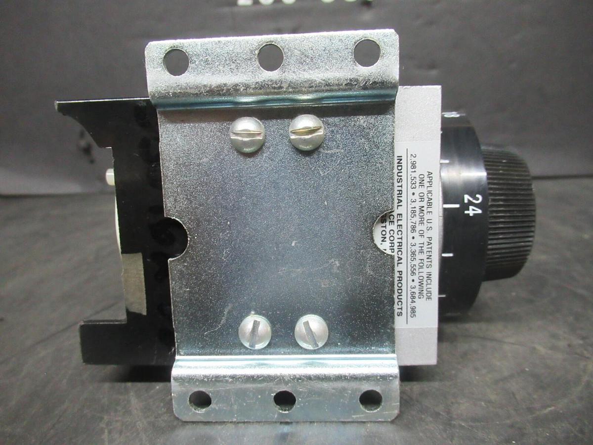 Used AGASTAT TIME DELAY RELAY 3-30 MINUTES 7012NH 48 VDC VOIL 600 VAC 10 AMP