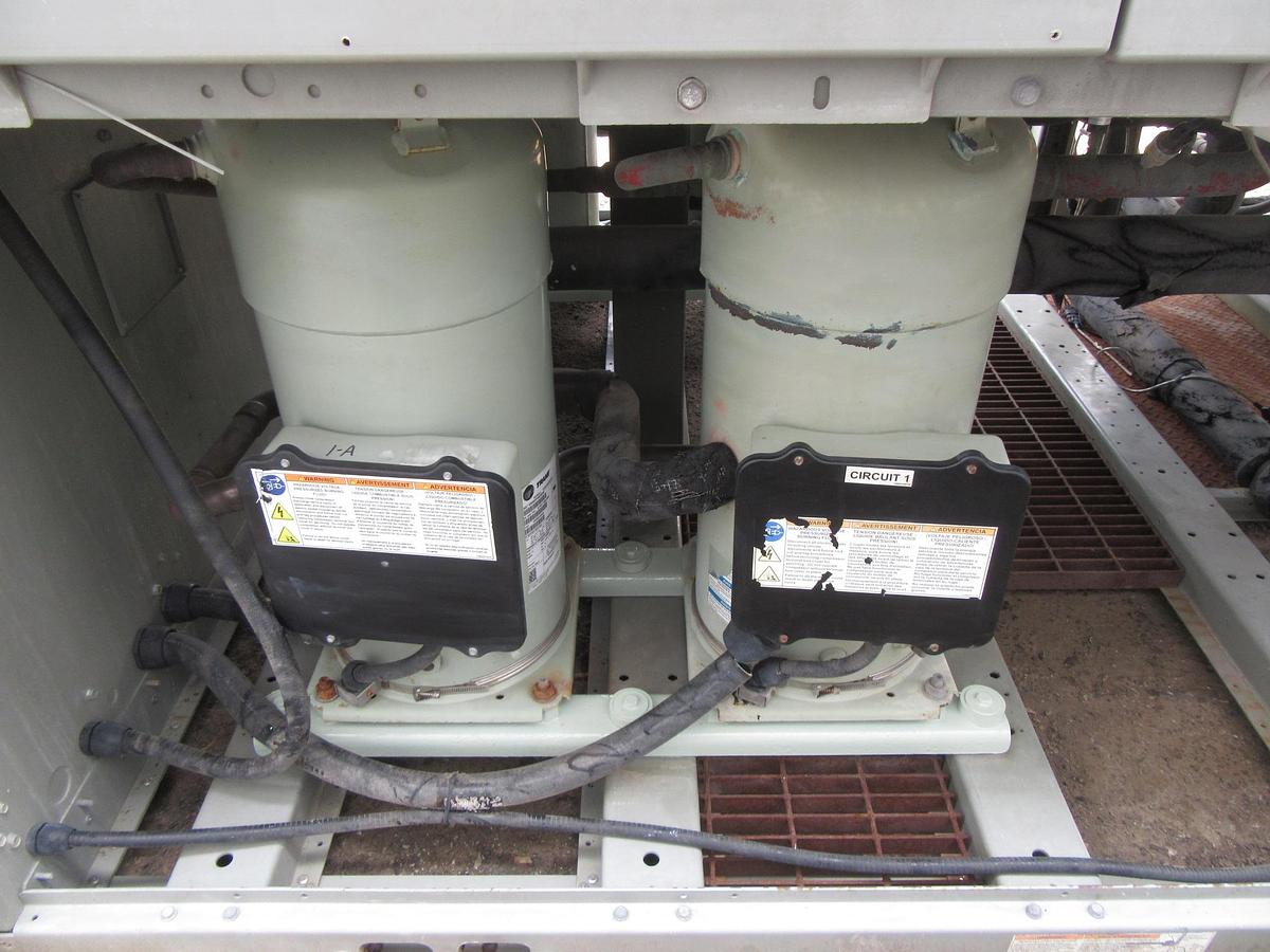 Used 2015 TRANE 120 TON AIR COOLED CHILLER 460 VOLT 410A 125 TON CGAM120