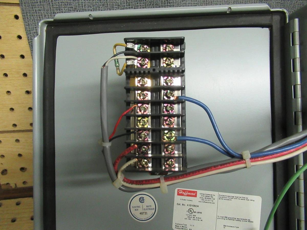 Used FUJI TEMPERATURE CONTROLLER PXW5-BFY2-5V ENCLOSURE: A10106CH NEMA 12/13