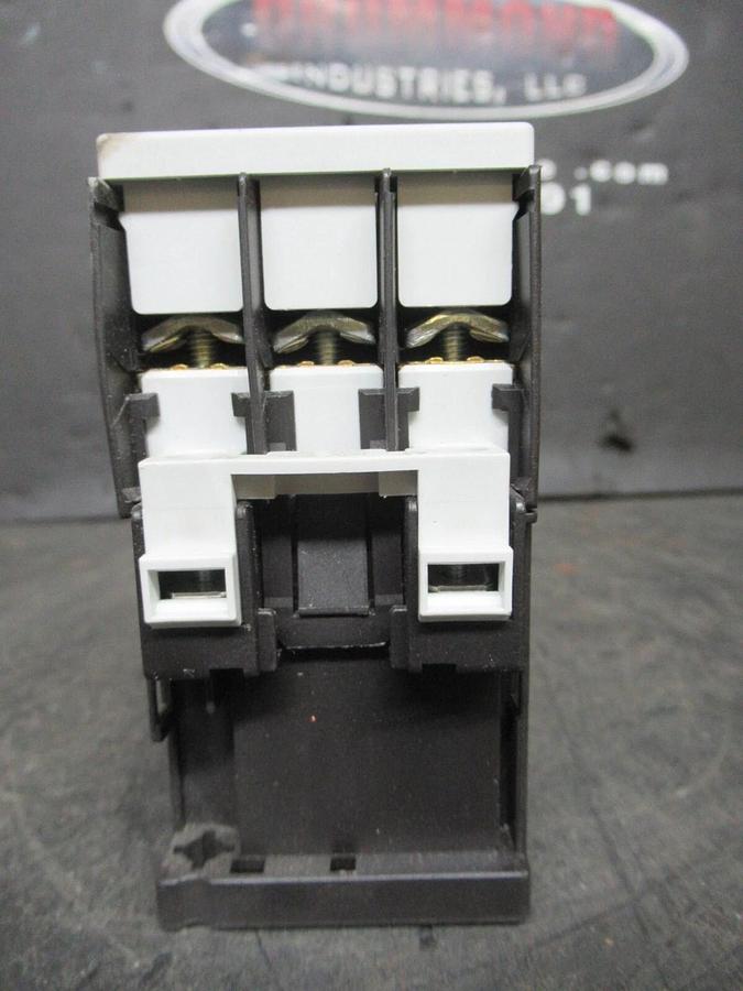 Used SIEMENS CONTACTOR 3RT1023-1A 35 AMP 600 VAC 7.5 HP 3-PHASE COIL: 110/120