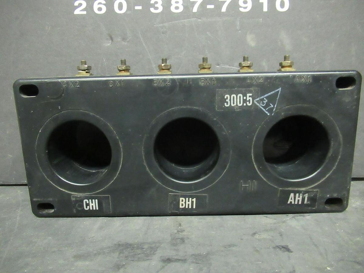 Used WESTINGHOUSE CURRENT TRANSFORMER RATIO: 300:5 A 2092A37H05 / 3P81-301 CT