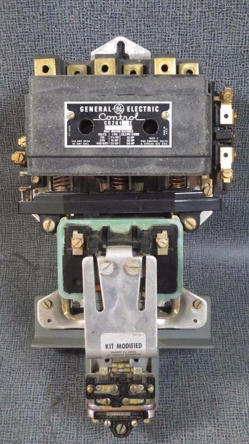 Used GENERAL ELECTRIC NEMA CONTROL STARTER CR2810EDAB1B 600 VOLT 100 AMP SIZE 3