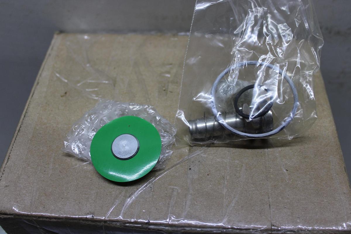 NEW SURPLUS HONEYWELL PHOTOELECTRIC DIFFUSED SENSOR CP18D1BAL2 260 VAC