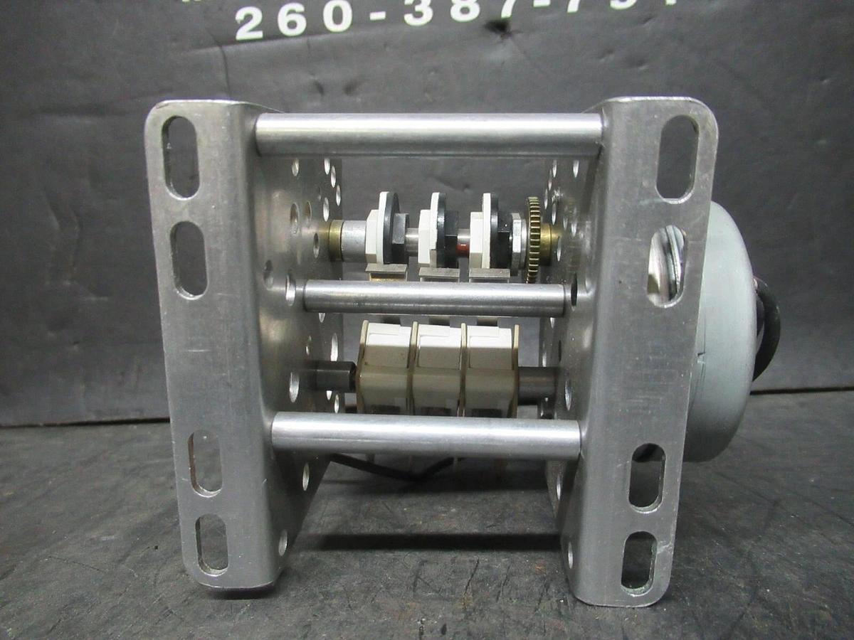 Used JOHNSON CONTROLS PRECISION 4-MINUTE TIMER 025-20790 120 VOLT 15 AMP **WARRANTY**