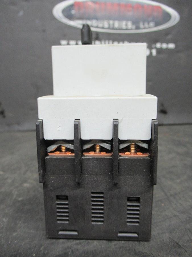 Used SIEMENS MANUAL MOTOR STARTER 3RV1021-1FA10 W/ 3RT1023-1A..0 600 VAC 7.5 HP