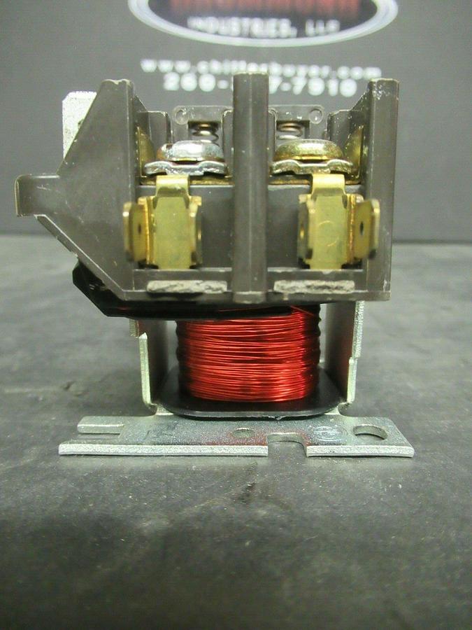 HONEYWELL CONTACTOR R8243 B 1013 30 AMP 48 AMP/RES 277 VAC 60 HP COIL: 24 V