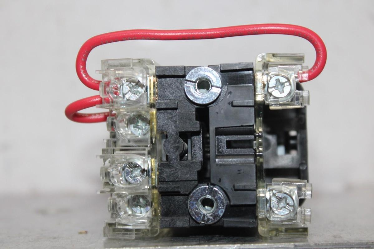 Used ALLEN BRADLEY PUSH BUTTON CONTACT BLOCK 800T-QTH10G 120 VOLT **WARRANTY**