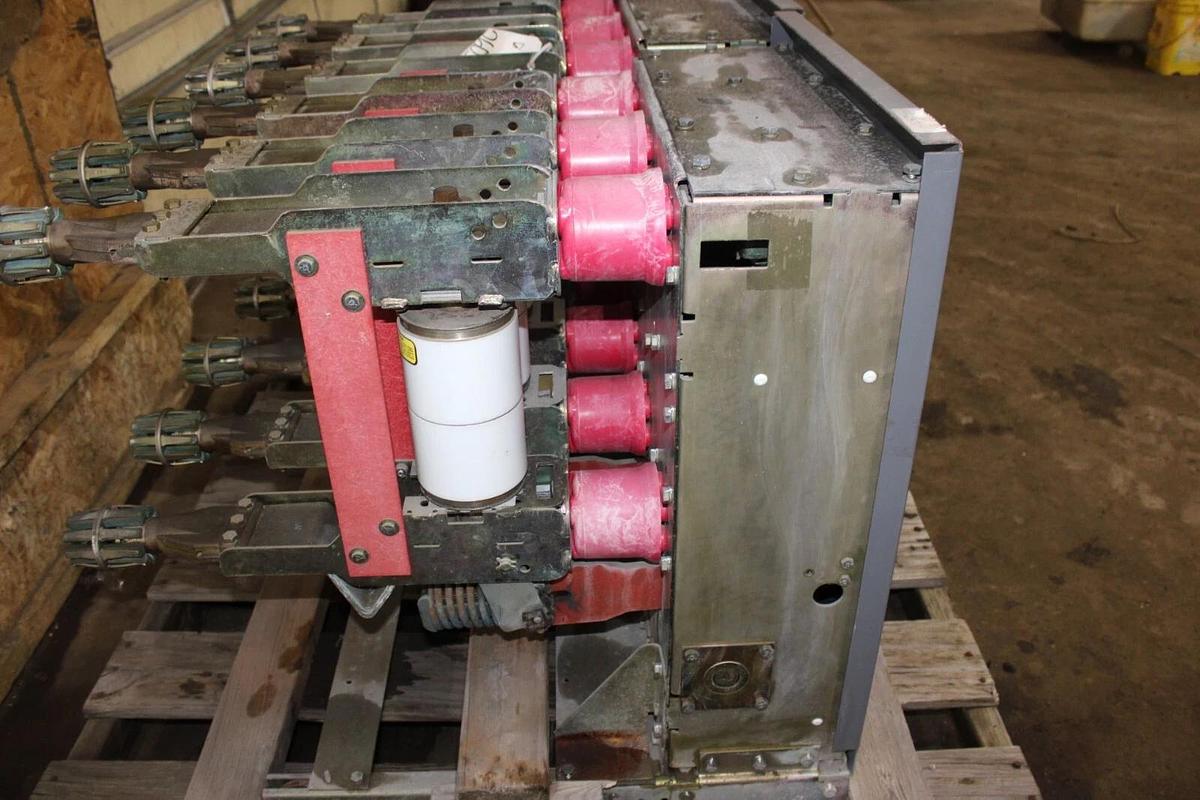 Used CUTLER-HAMMER VACUUM CIRCUIT BREAKER 50VCP-WND250 1200 AMP 5KV VCPW-ND