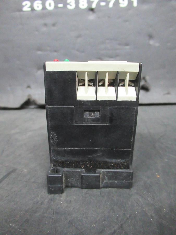 Used SIEMENS-ALLIS INDUSTRIAL TIMING RELAY TRA11C0 6-60 SECONDS 5 AMP 300 VAC MAX