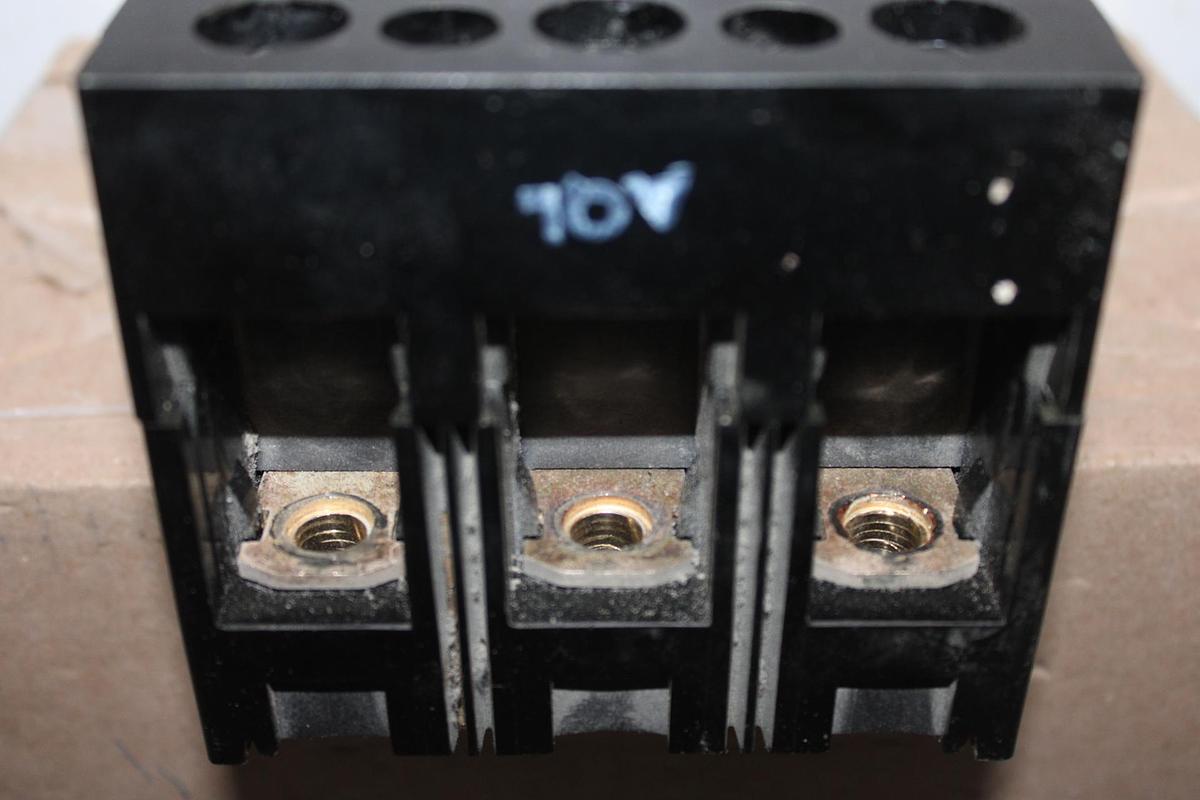 Used ITE CIRCUIT BREAKER FJ3-B225 225 AMP 600 VAC 3-POLE