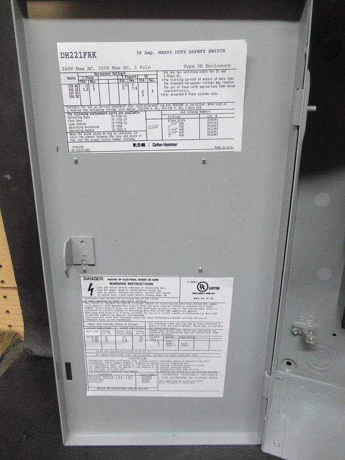 NEW IN BOX EATON HEAVY DUTY SAFETY SWITCH DH221FRK 30 AMP 240 VAC 2-POLE