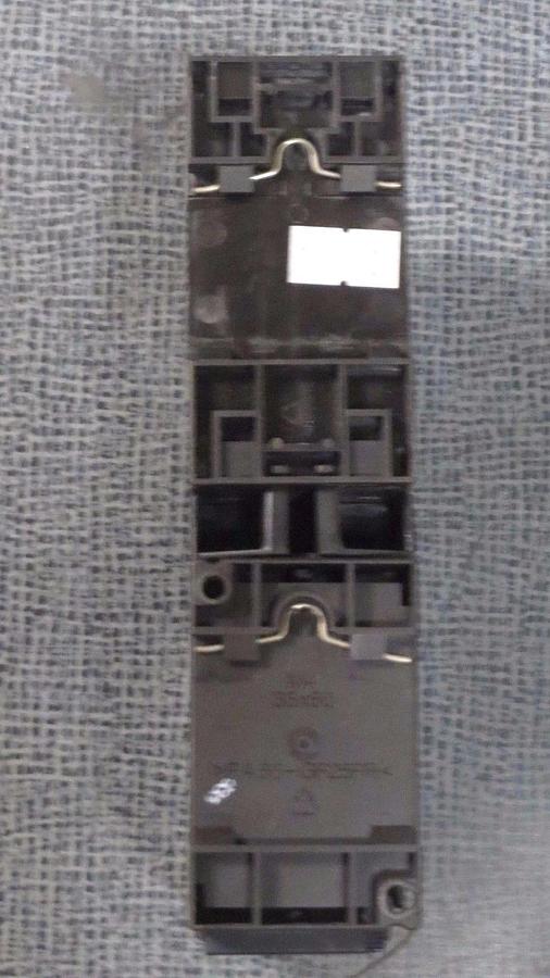 Used SIEMENS SIRIUS 3R STARTER 7-10 AMP 3RV1021-1JA15 W/ 3RT1024-1B & 3RT1926-1BB00