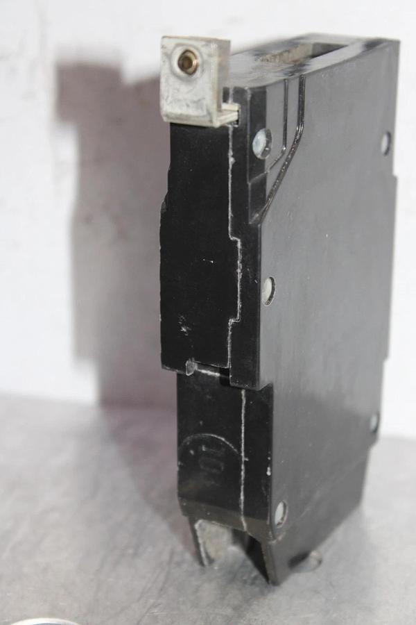 Used GENERAL ELECTRIC HACR CIRCUIT BREAKER M-1068 E11592 20 AMP 277 VOLT