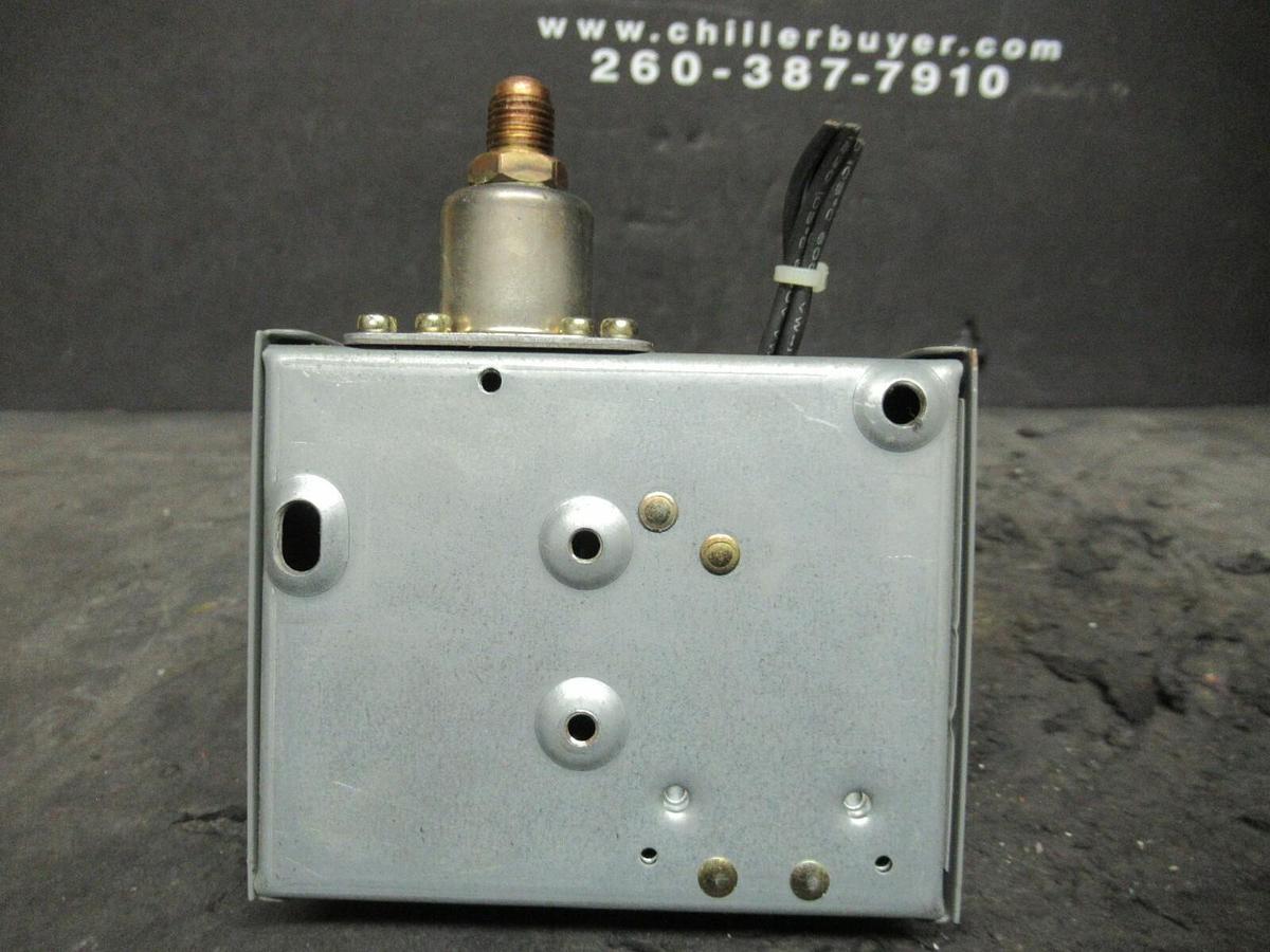 Used JOHNSON CONTROLS PENN P70JA-49 PRESSURE CONTROL VALVE 180 PSIG MAX 025-32952-000