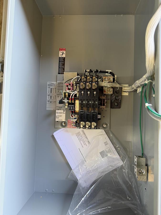 NEW INTERSECT AUTOMATIC TRANSFER SWITCH 240V 1-PHASE ILC-1220030-3R NEMA 3R SERVICE RATED