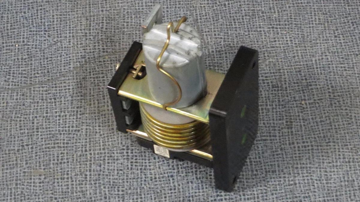 Used ALLEN BRADLEY INVERSE TIME RELAY 600 VAC MODEL 810-NX47