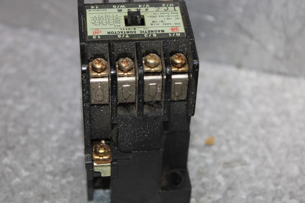 Used MAGNETIC CONTACTOR CNS-C4084 S-C115 12-20 AMP 540 VAC COIL: 200V