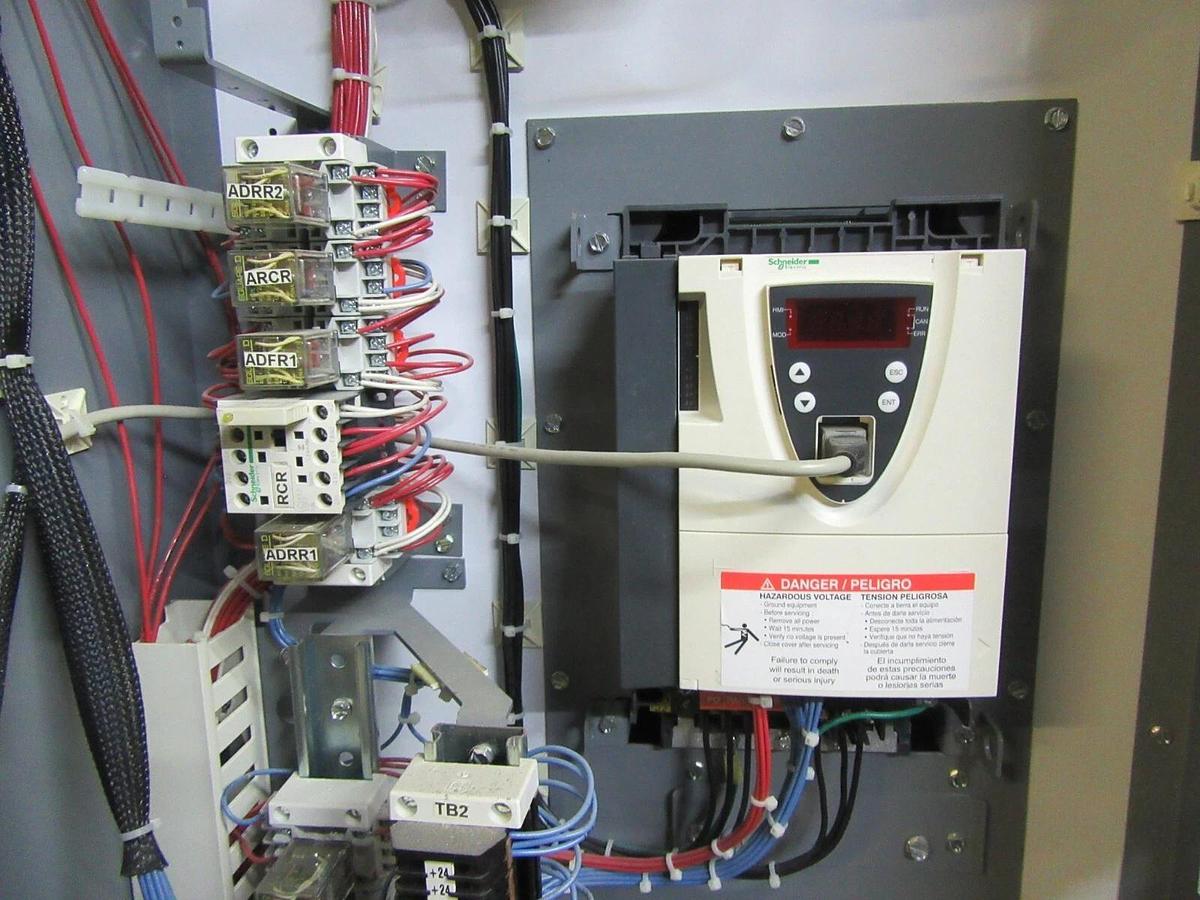 Used SQUARE D M-FLEX VARIABLE SPEED DRIVE MFDFG4VY ATV61HU30N4 5 HP 4 KW 460 VOLT