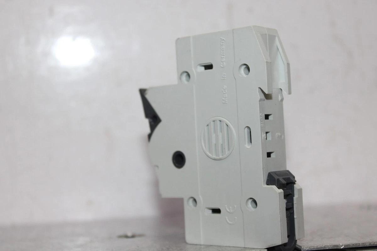 Used ALLEN-BRADLEY FUSE HOLDER 1492-FB1C30 30 AMP 600 VOLT **WARRANTY INCLUDED**