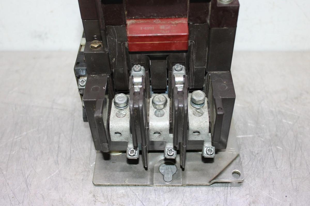 Used CUTLER-HAMMER CONTACTOR C10EN3 NEMA SIZE 3 90 AMP 600 VAC 3-POLE COIL: 120 V