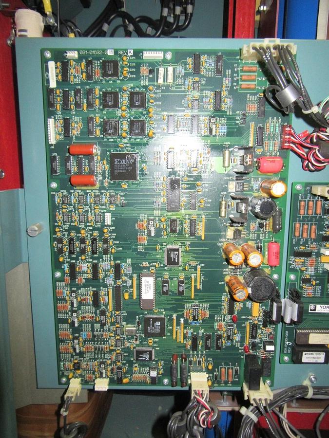 Used YORK / JOHNSON CONTROLS 351 HP VSD 371-017420-103 MO# TM351T B6F-46 390 A DRIVE