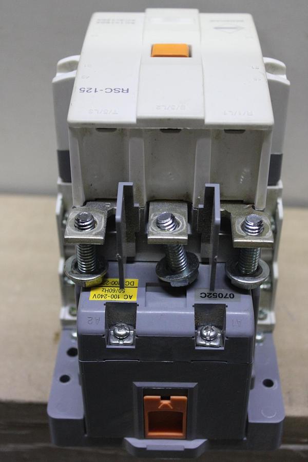 Used CUTLER HAMMER CONTACTOR 6 AMP 600 VAC W/ TIME DELAY RELAY C320TP1