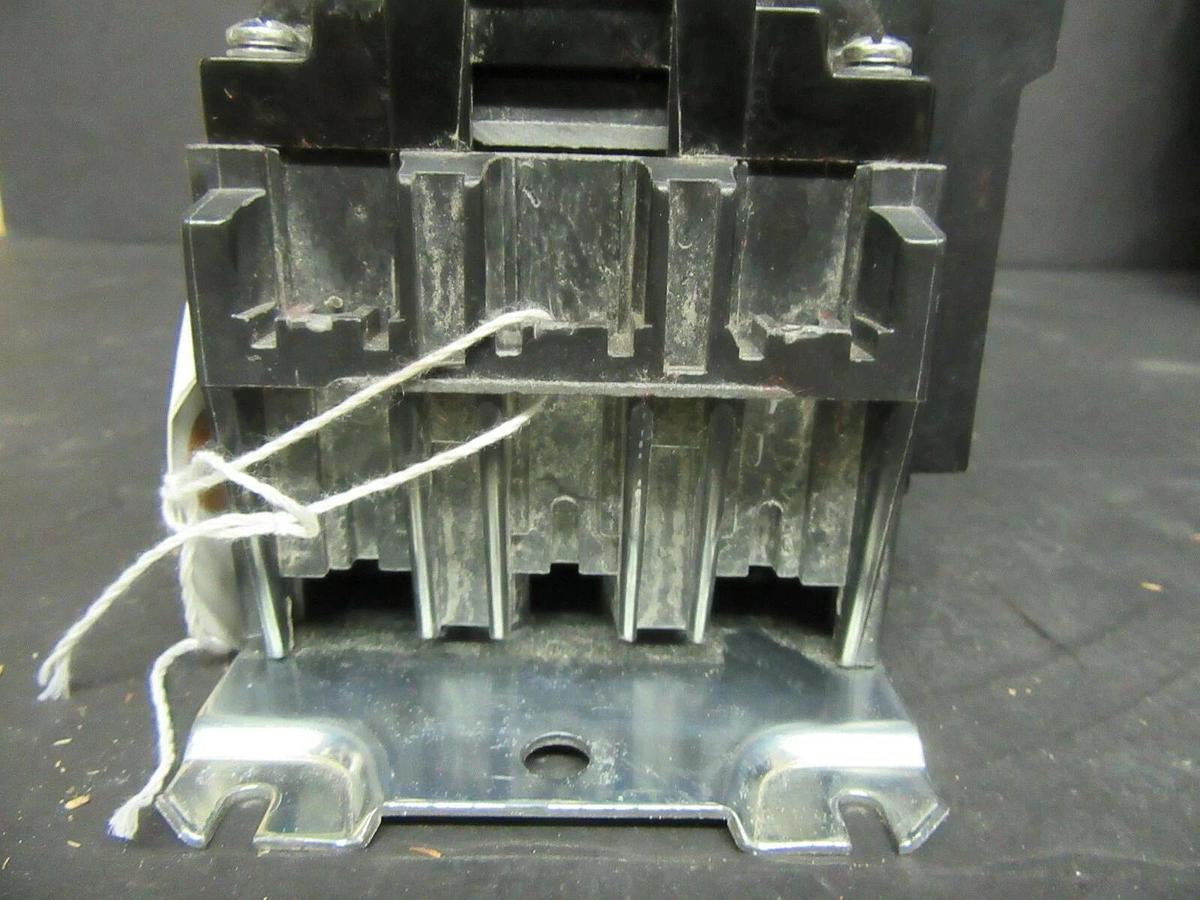Used ALLEN BRADLEY CONTACTOR 500-B0*930 SER. B NEMA: 1  10 HP  600 VAC  COIL: 120 VAC