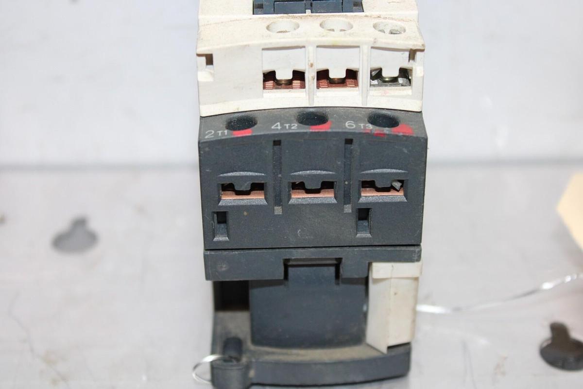 Used SCHNEIDER CONTACTOR LC1D09 25 AMP 600 VAC 3-POLE 3-PHASE 7.5 HP W/ LAD4BBVG
