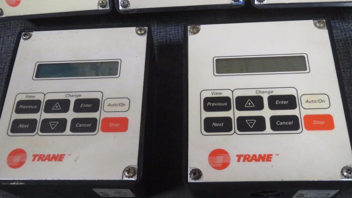 Used (1) TRANE COMM LINK CHILLER DISPLAY INTERFACE 24 VAC X13650483-02 HMI