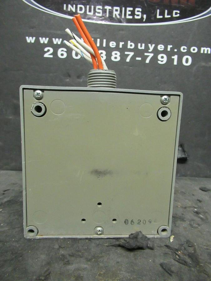 Used FUNCTIONAL DEVICES RIBU1S ENCLOSED PILOT RELAY 10 - 30 VDC / 120 VAC